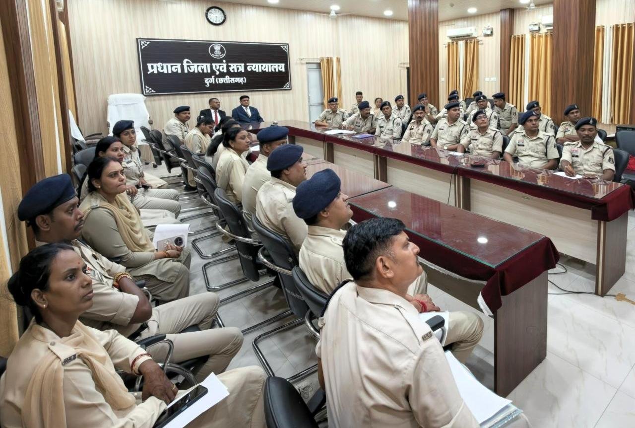 दुर्ग जिला न्यायालय में ई-समंस प्रणाली को लेकर कोर्ट मोहर्रिरों का प्रशिक्षण