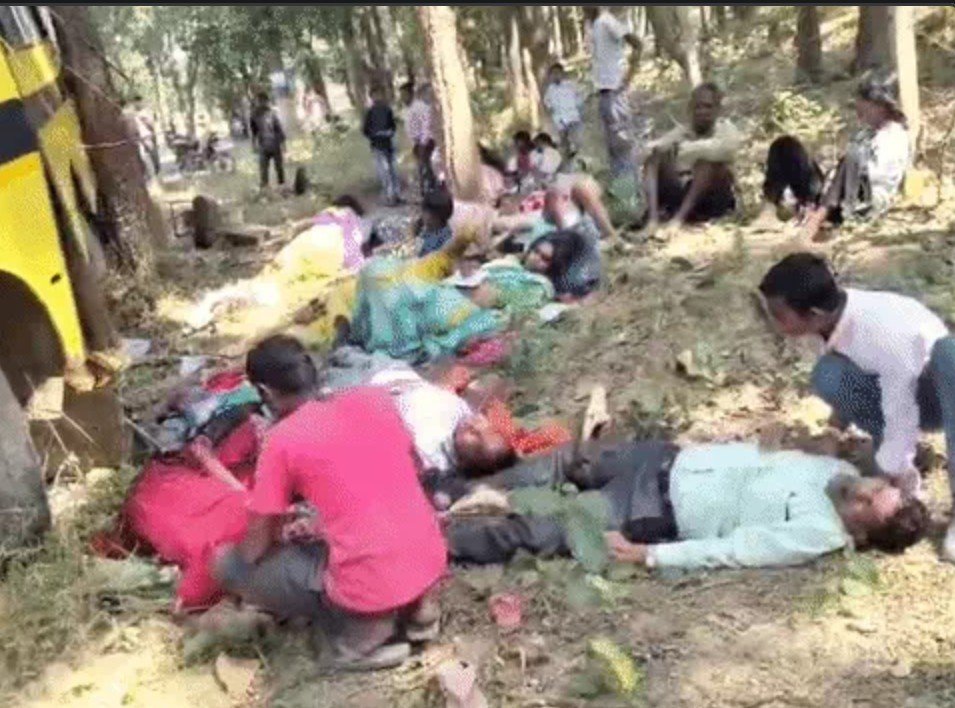 छत्तीसगढ़ में दर्दनाक बस हादसा: पेड़ से टकराई बस, 6 की मौत और 40 यात्री घायल