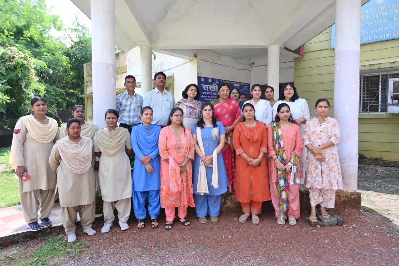 सखी वन स्टॉप सेंटर पहुंचीं राज्यमंत्री सावित्री ठाकुर, व्यवस्थाओं का लिया जायजा