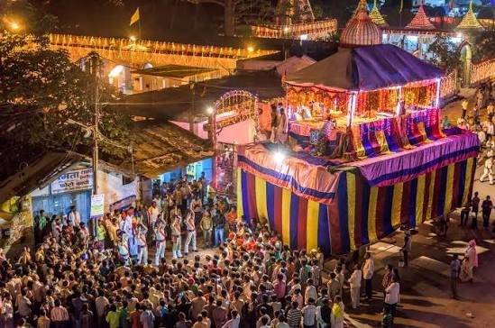 बस्तर दशहरा: मां दंतेश्वरी की डोली और छत्र के साथ जगदलपुर पहुंचे राजपरिवार के सदस्य, परंपरागत रस्मों से हुआ स्वागत