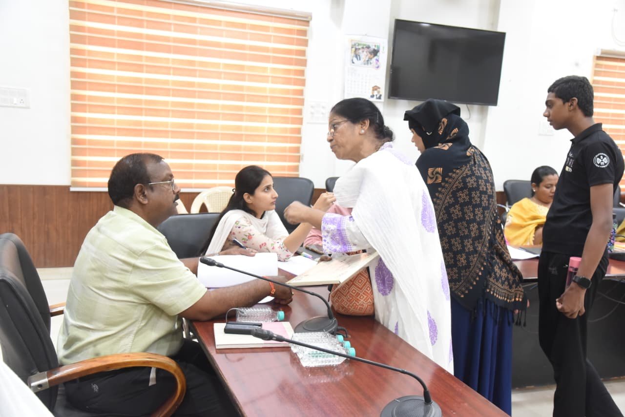 डुंडेरा उप स्वास्थ्य केंद्र में चिकित्सक की नियुक्ति की उठी मांग, जनदर्शन में मिले 42 आवेदन