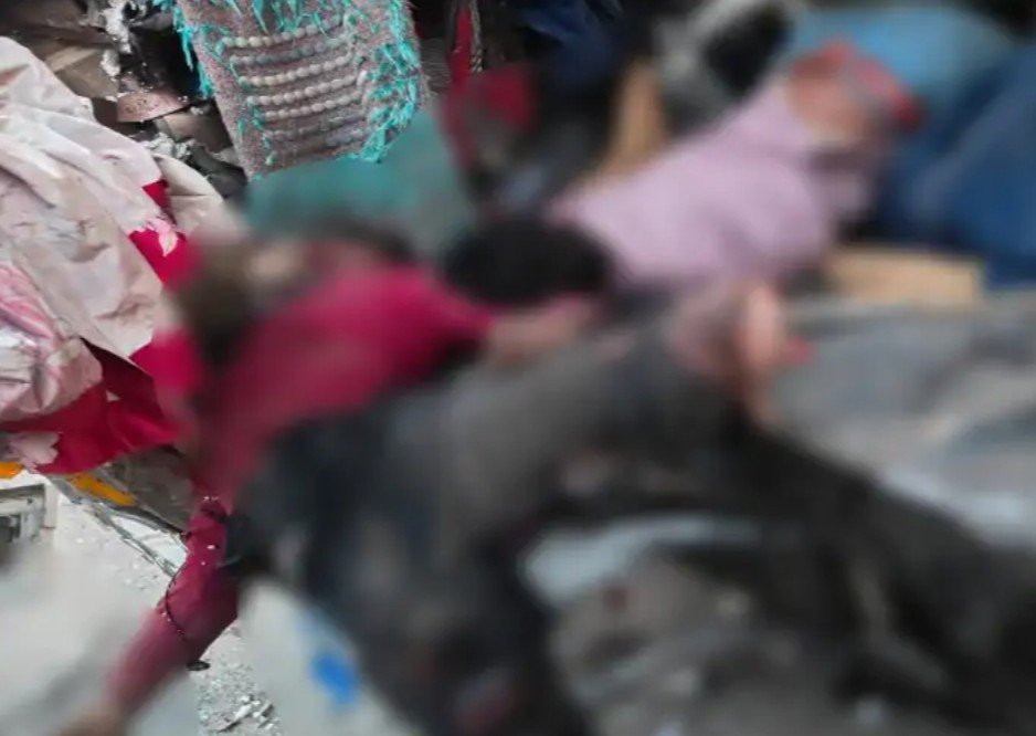 बलौदाबाजार में भीषण सड़क हादसा: खड़े ट्रक से टकराई यात्री बस, 3 की मौत, 7 गंभीर घायल